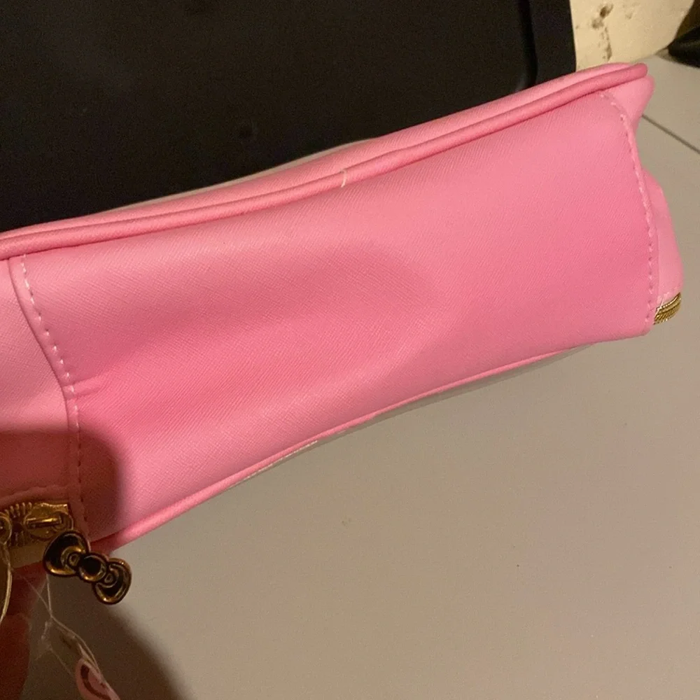***NWT*** HELLO KITTY BEAUTY TRAVEL‎ CASE